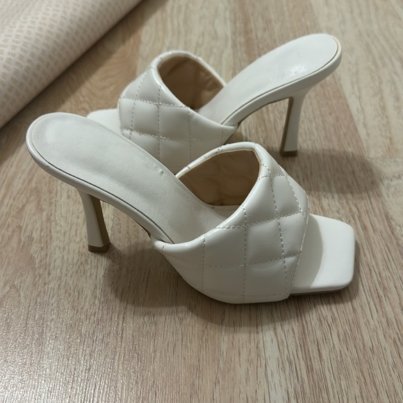White heels - Picture 4 of 8
